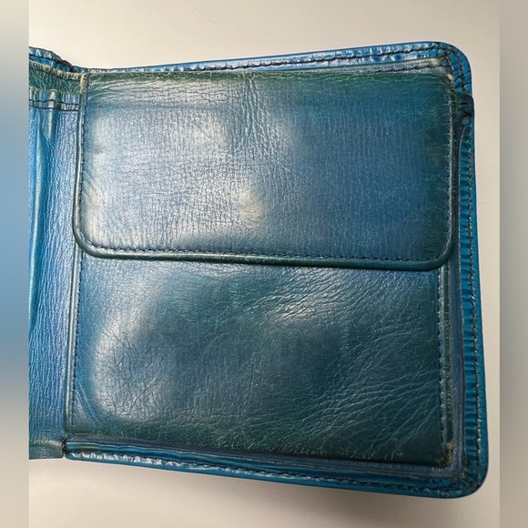 LOUIS VUITTON Epi Bifold Wallet - Picture 12 of 14